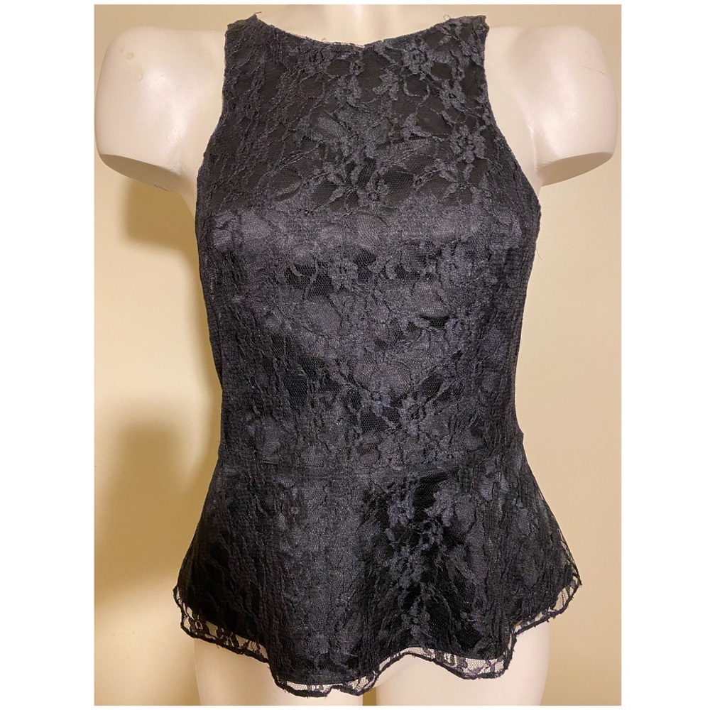 Express lace sleeveless shirt